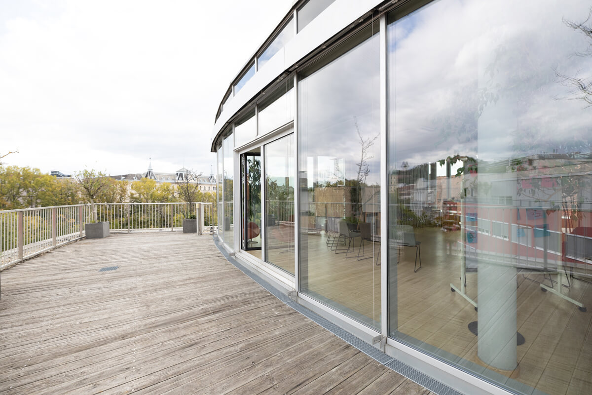 Terrassenblick vom Level 4: Blick auf die Dächer von Graz